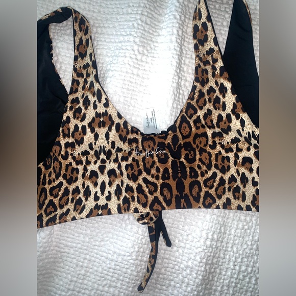 437 Kenzie top in leopard - Picture 4 of 7